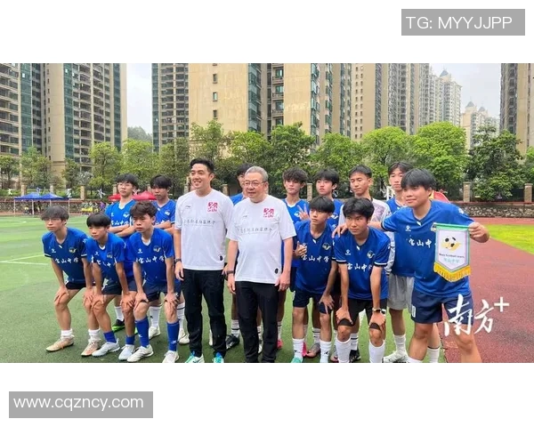 足球明星积极倡导社会责任展现榜样力量推动青少年健康成长